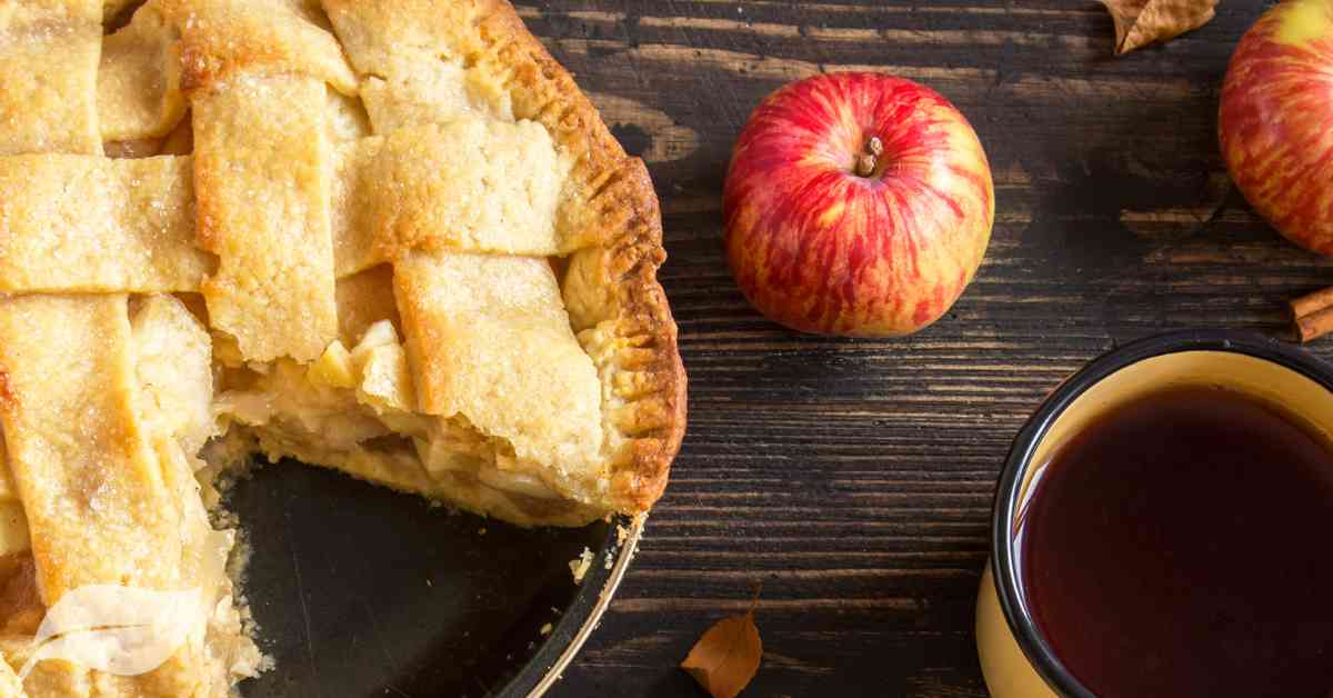 gluten free apple pie with a red apple next to it