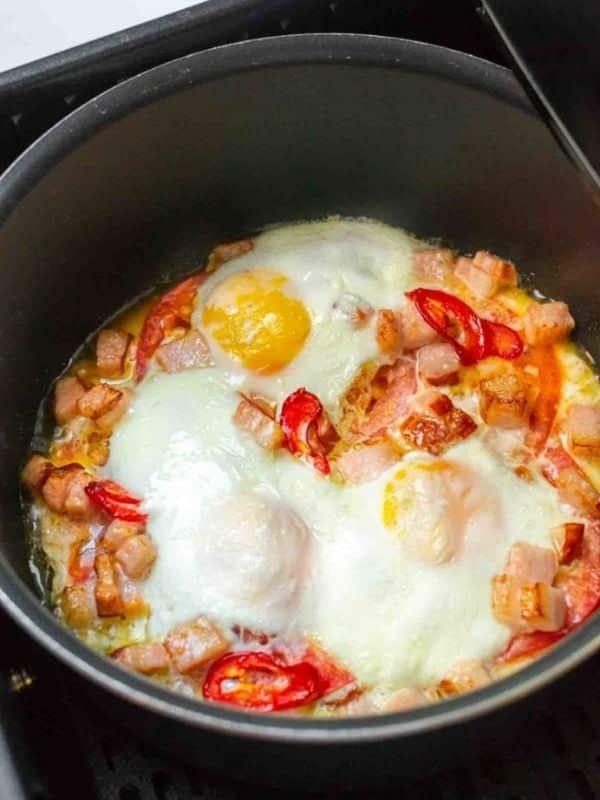 Fried Eggs With Bacon and Tomatoes in Air Fryer