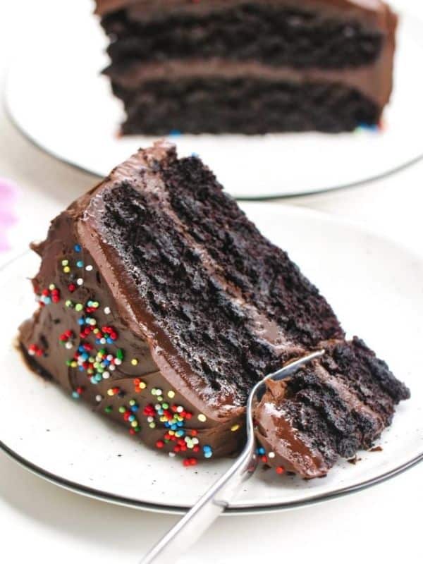 Vegan Chocolate Cake – Super Fudgy!