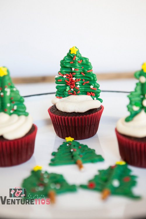 Cupcake Recipes For Christmas Easy Christmas Tree Cupcakes With Pretzels