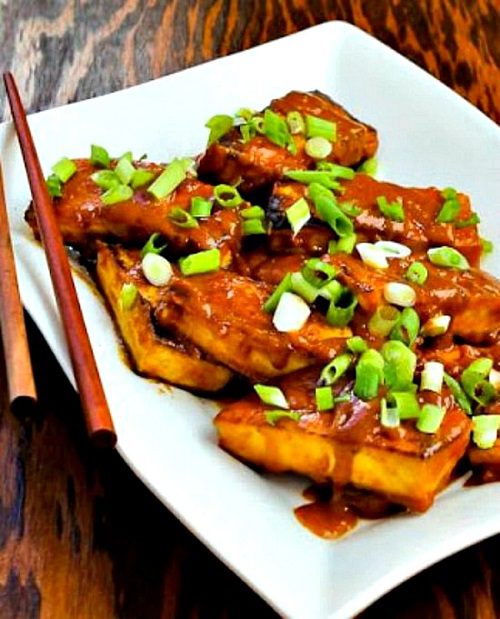 Vegetarian Keto Dinners Peanut Butter Tofu with Sriracha