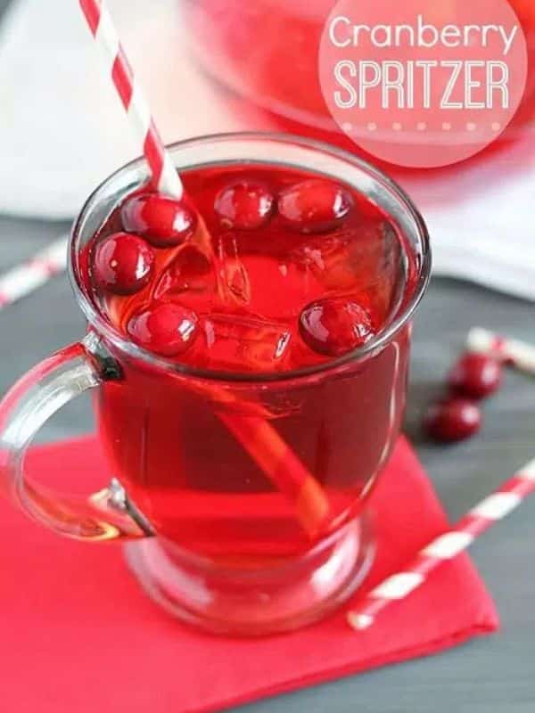 Non-Alcoholic Cocktail Easy Cranberry Spritzer Drink