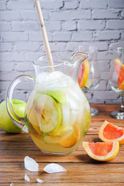 Refreshing Sangria Moscato with Rum